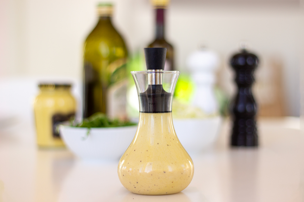 Vinaigrette med olivenolie, sennep, rødvinseddike og mayonnaise