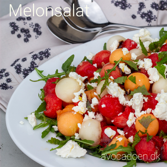 Melonsalat med feta, balsamico, pinjekerner og mynte