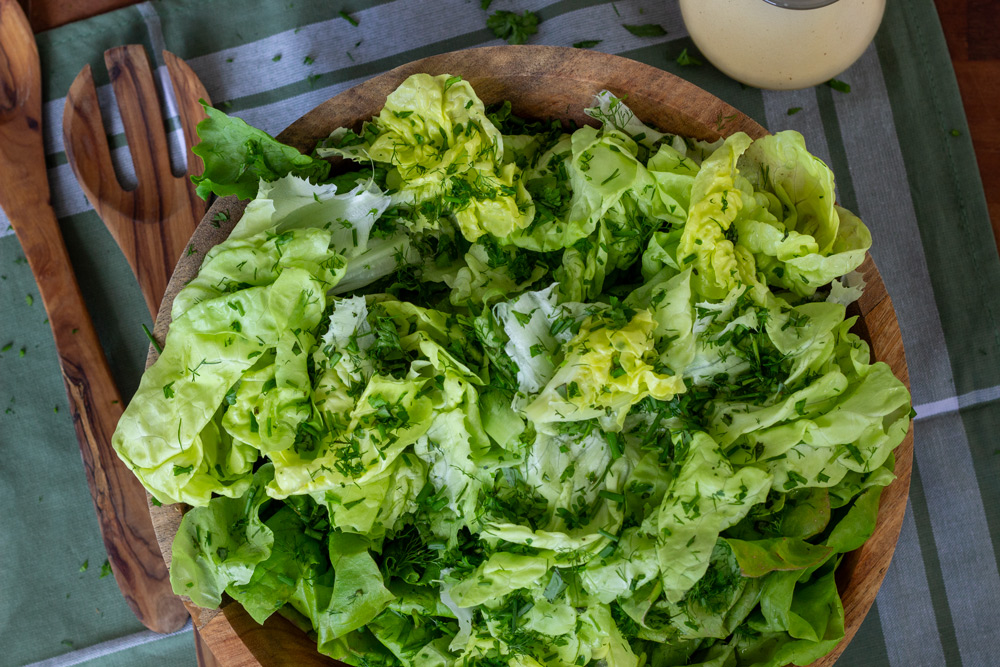 Fransk mormorsalat med krydderurter og vinaigrette