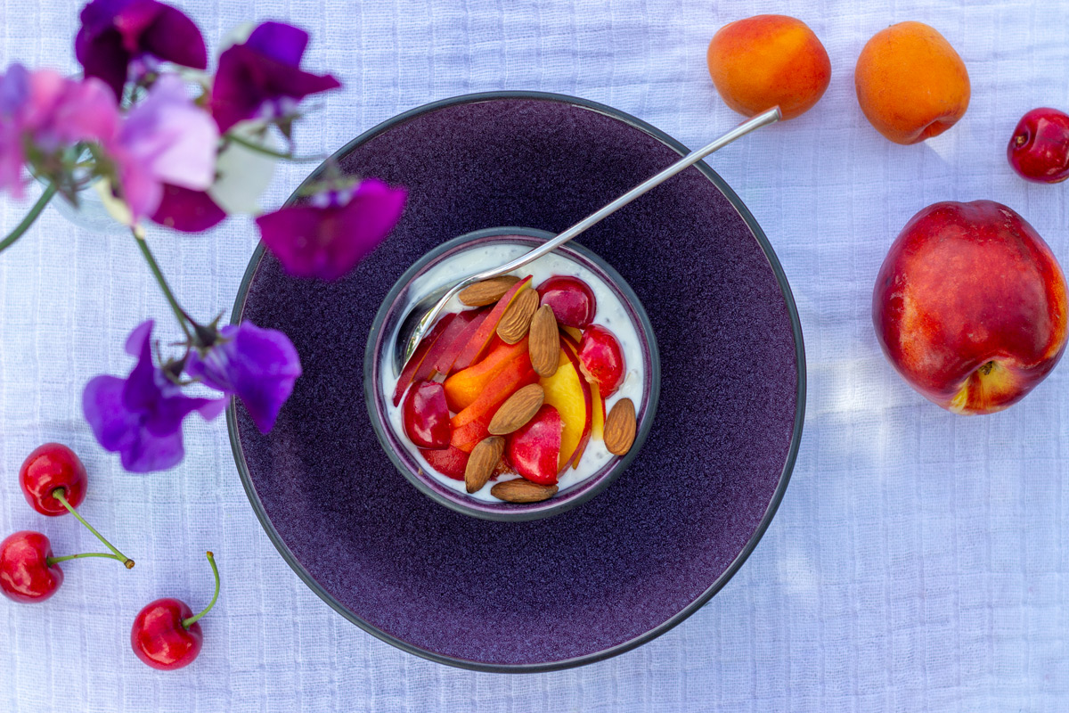 Yoghurt med nektarin, abrikos og kirsebær