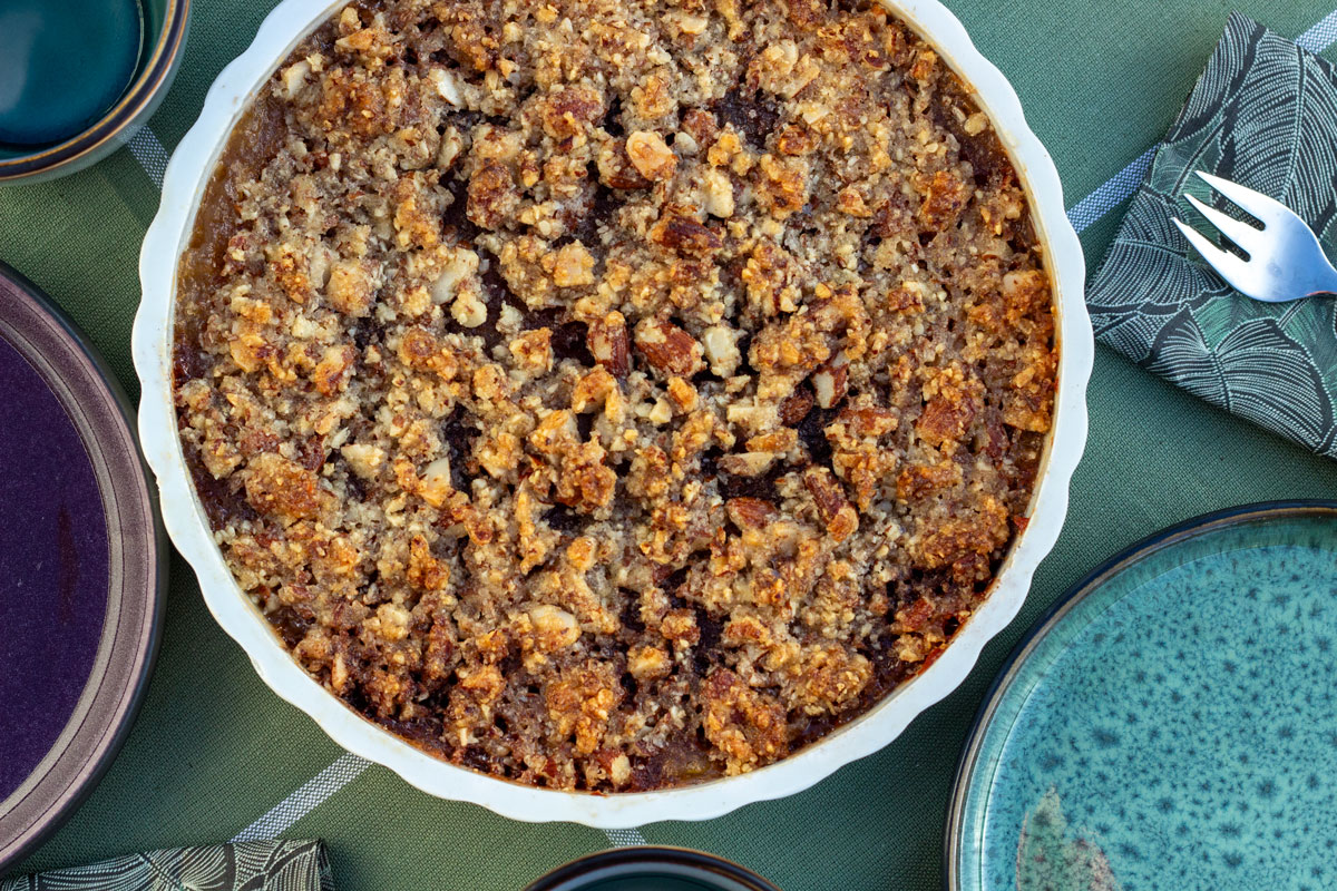 Æblekage uden mel med kanel og karamelliseret mandelcrumble