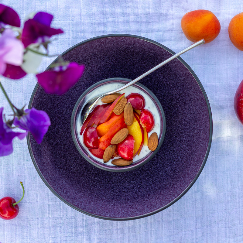 Morgenmad med yoghurt, frugt og nødder